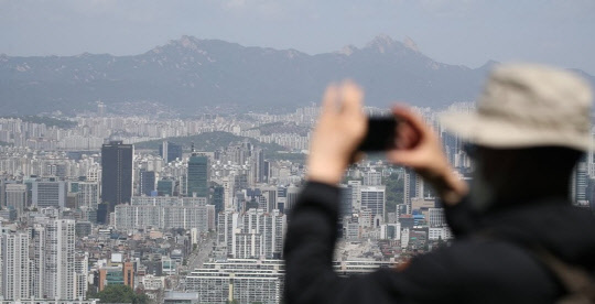 서울 강남구 대모산 전망대에서 바라본 강남 아파트 일대. <연합뉴스>